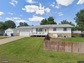 606 Cypress Dr, Beulah, ND, 58523