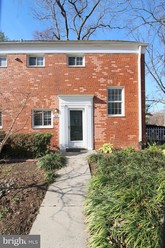 Greenway Pl, Alexandria, VA, 22302