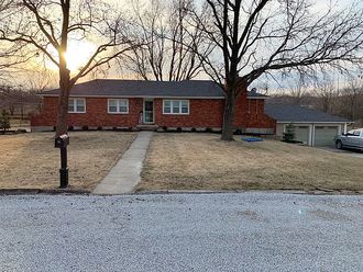 16620 S Orchard Dr, Olathe, KS, 66061