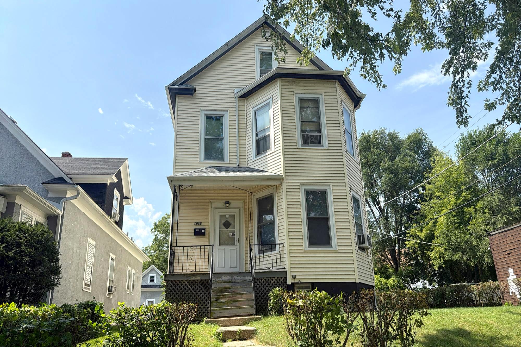 Main image