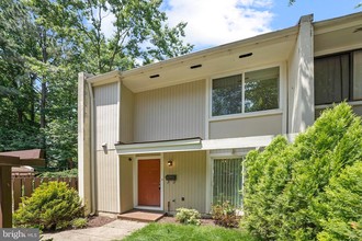 2346 Southgate Sq, Reston, VA, 20191