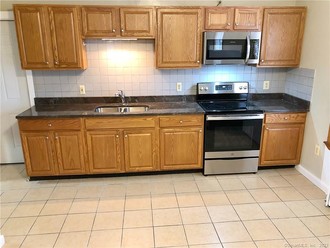 Oak St, Middletown, CT, 06457