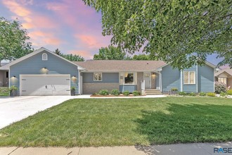 1901 S Oxford Ave, Sioux Falls, SD, 57106