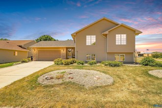 1801 S Dorothy Ave, Sioux Falls, SD, 57106