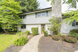 4 Beadart Pl, Hyde Park, NY, 12538