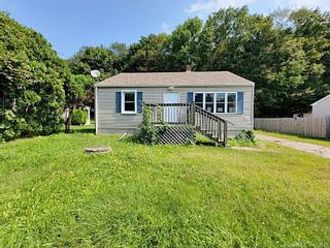 Mohegan Avenue Pkwy, Quaker Hill, CT, 06375