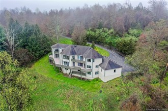 39 Castle Hill Ln, Bridgewater, CT, 06752