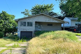 W Maple St, Canton, IL, 61520