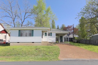 303 Vine St, Alton, MO, 65606
