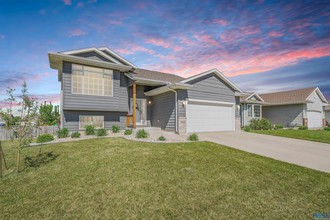 4821 S Dunlap Ave, Sioux Falls, SD, 57106