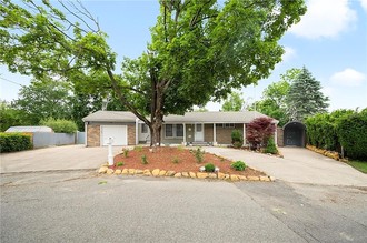 44 Crocus St, Warwick, RI, 02886