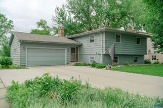 4105 S Lewis Ave, Sioux Falls, SD, 57103