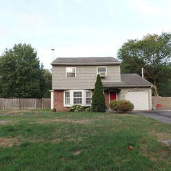83 Raynor Rd, Ridge, NY, 11961