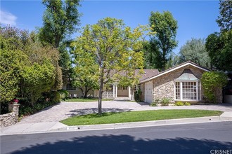 Calvin Ave, Tarzana, CA, 91356
