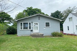 Pauline Ave, Akron, OH, 44312