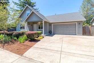 816 S 32nd St, Springfield, OR, 97478