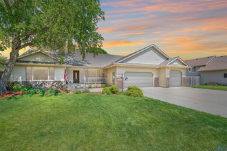 1311 S Snowberry Trl, Sioux Falls, SD, 57106