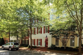 Bracey Ln, Alexandria, VA, 22314