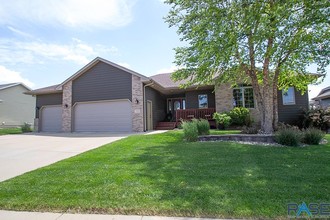 7505 W Loganberry St, Sioux Falls, SD, 57106