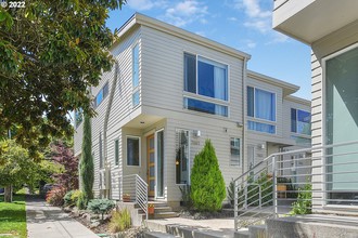 7661 Se Alder St, Portland, OR, 97215