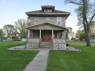 209 W Calumet Ave, George, IA, 51237