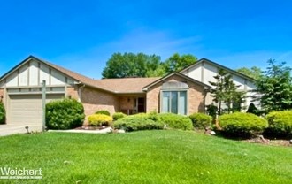 457 Lake Forest Rd, Rochester Hills, MI, 48309