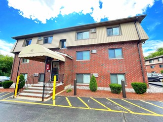 Log St Apt 1a, Manchester, NH, 03102