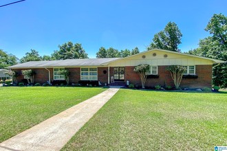 290 Montclair Cir, Oxford, AL, 36203