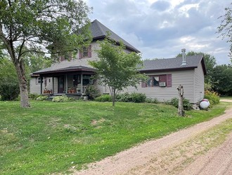 810 S E Rd, Giltner, NE, 68841