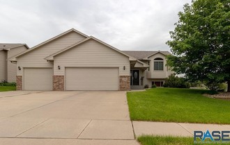 2008 S Kinderhook Ave, Sioux Falls, SD, 57106