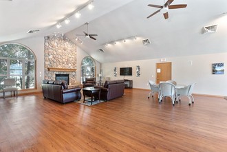 2049 Pine Ridge Ct Unit E, Grafton, WI, 53024