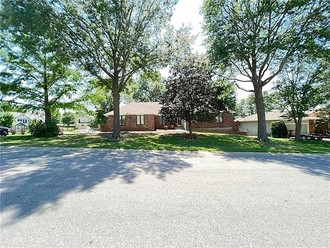 613 W Maple St, Raymore, MO, 64083