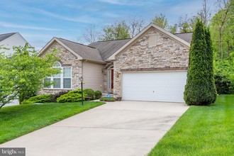 93 Brandenburg Dr, Falling Waters, WV, 25419